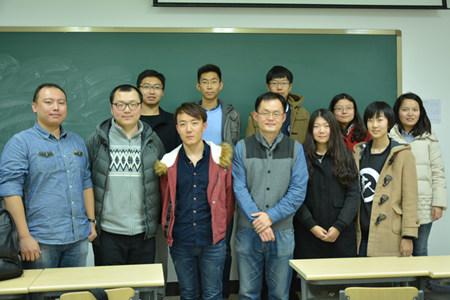 讲座结束后嘉宾与部分师生合影_副本.jpg 讲座结束后嘉宾与部分师生合影_副本.jpg